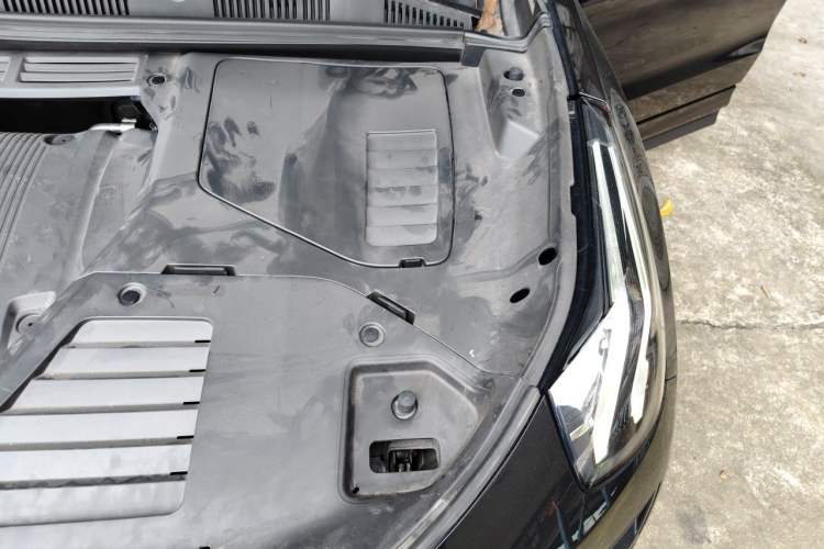 Used Lynk & Co 05 2022 2.0T Two-Wheel Drive Shine Halo Engine Bay Left