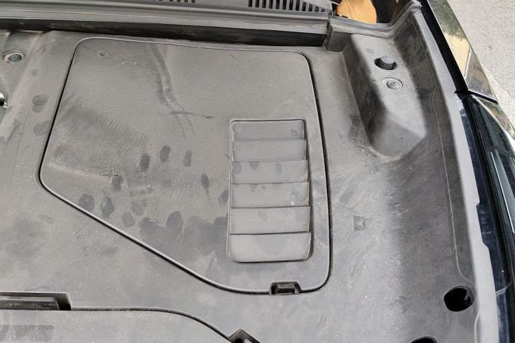 Used Lynk & Co 05 2022 2.0TD Four-Wheel Drive Dynamic Halo Engine Bay Left