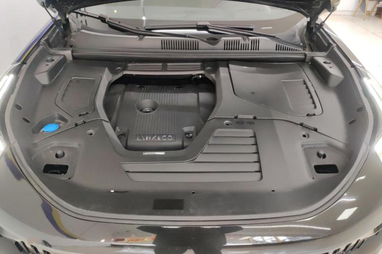 Used Lynk & Co 05 2022 2.0TD Four-Wheel Drive Dynamic Halo Engine Bay