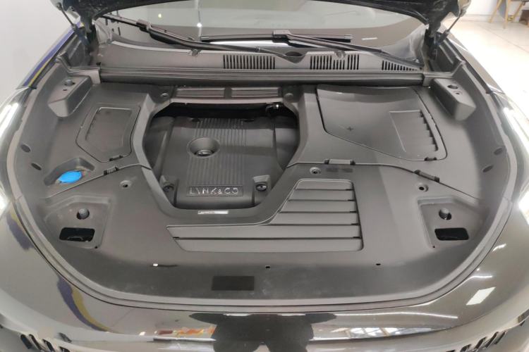 Used Lynk & Co 05 2022 2.0TD Four-Wheel Drive Dynamic Halo Engine Bay