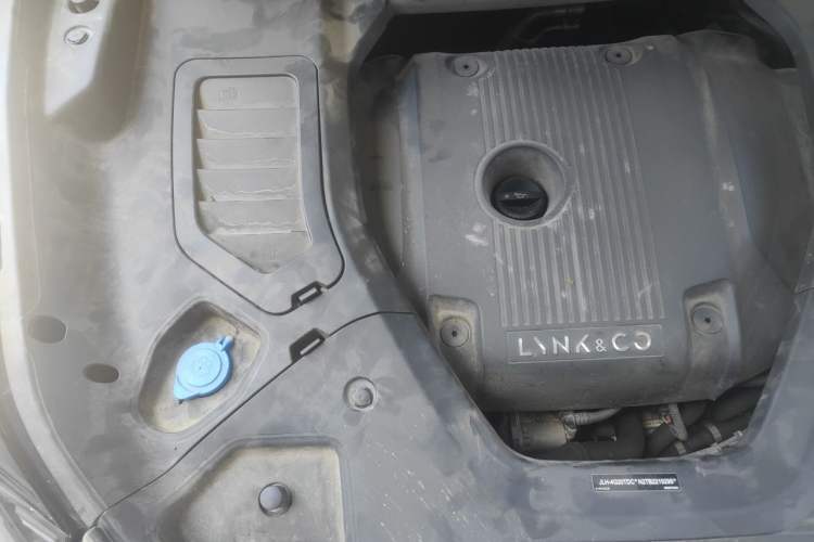 Used Lynk & Co 05 2022 2.0TD Four-Wheel Drive Dynamic Halo Engine Bay Right