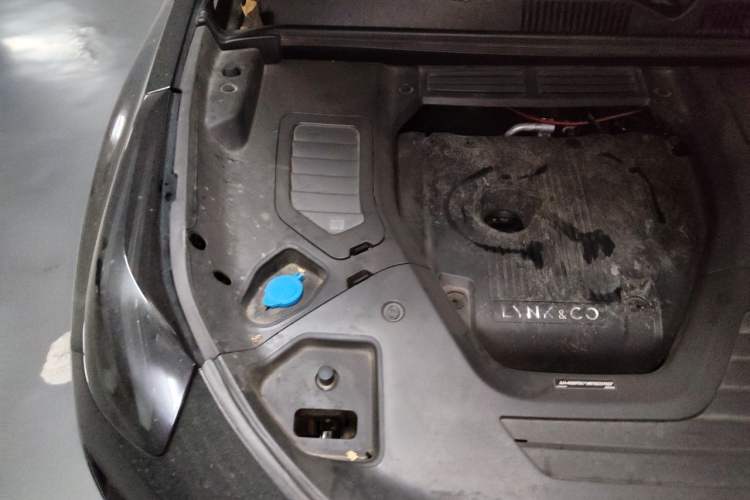 Used Lynk & Co 05 2022 2.0TD Four-Wheel Drive Dynamic Halo Engine Bay Right