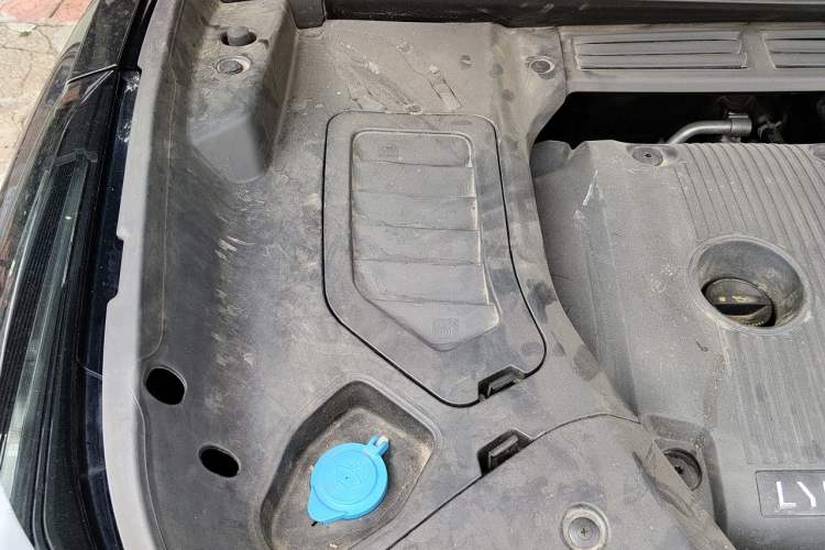 Used Lynk & Co 05 2022 2.0TD Four-Wheel Drive Dynamic Halo Engine Bay Right