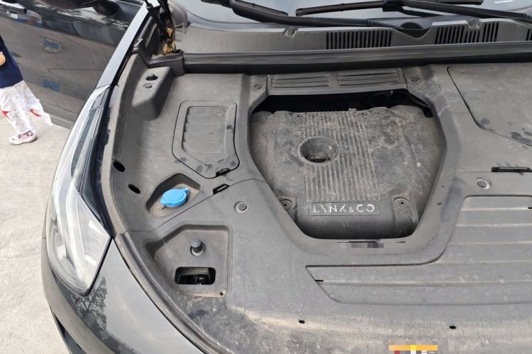 Used Lynk & Co 05 2022 2.0TD Four-Wheel Drive Dynamic Halo Engine Bay Right