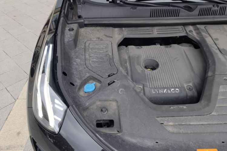 Used Lynk & Co 05 2022 2.0TD Four-Wheel Drive Dynamic Halo Engine Bay Right