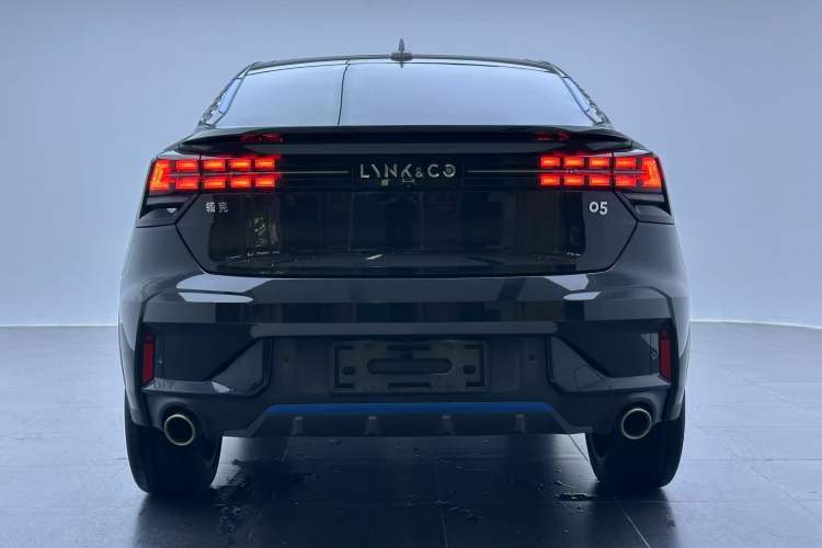 Used Lynk & Co 05 2022 2.0T Two-Wheel Drive Shine Halo Exterior 3