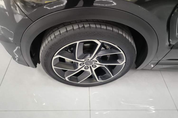 Used Lynk & Co 05 2022 2.0T Two-Wheel Drive Shine Halo Exterior 4