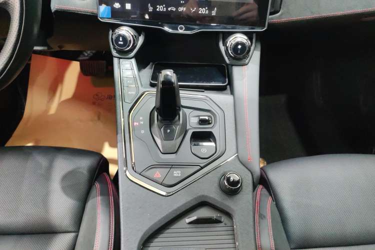 Used Lynk & Co 05 2022 2.0TD Four-Wheel Drive Dynamic Halo Gear Lever
