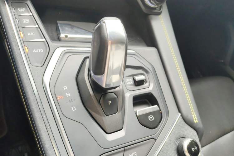 Used Lynk & Co 05 2022 2.0T Two-Wheel Drive Shine Halo Gear Lever