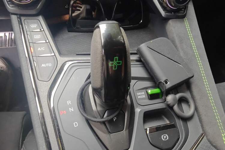 Used Lynk & Co 05 2022 05+ 2.0TD Automatic Exploration Edition Gear Lever