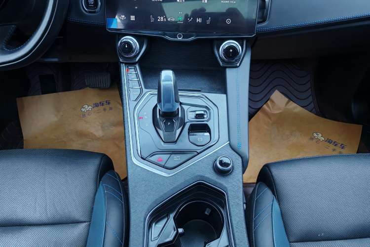 Used Lynk & Co 05 2022 2.0T Two-Wheel Drive Shine Halo Gear Lever