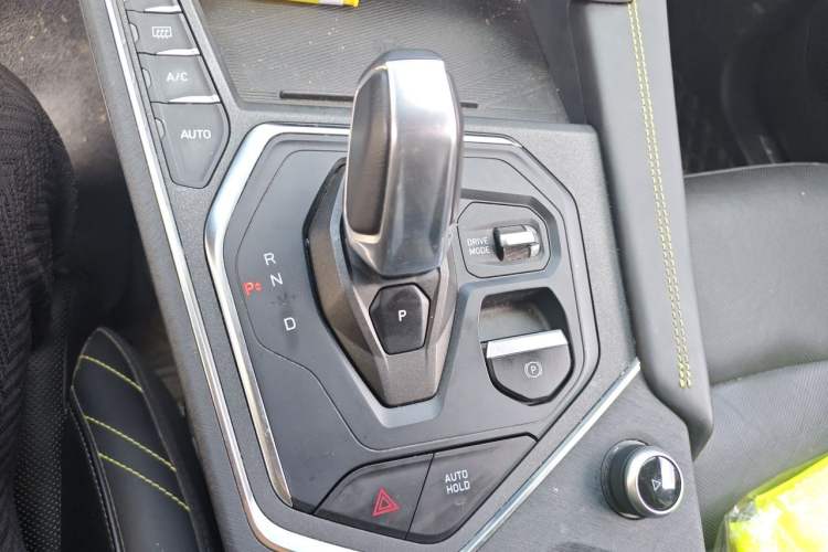 Used Lynk & Co 05 2022 2.0T Two-Wheel Drive Shine Halo Gear Lever