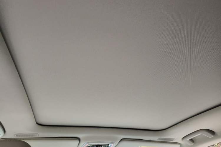 Used Lynk & Co 05 2022 2.0T Two-Wheel Drive Shine Halo Headliner