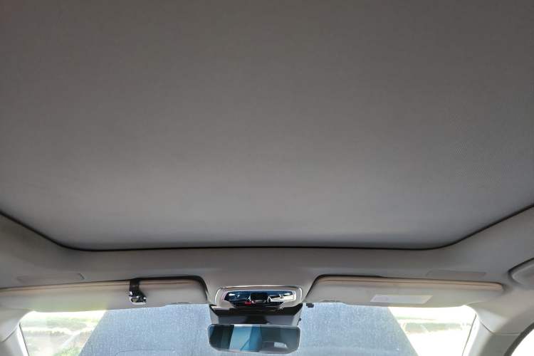 Used Lynk & Co 05 2022 2.0T Two-Wheel Drive Shine Halo Headliner