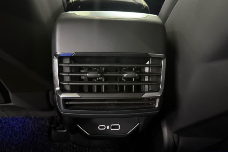 Used Lynk & Co 05 2022 2.0T Two-Wheel Drive Shine Halo Interior 1