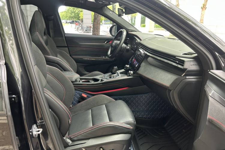 Used Lynk & Co 05 2022 2.0TD Four-Wheel Drive Dynamic Halo Interior 3