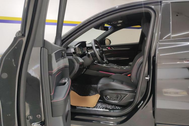 Used Lynk & Co 05 2022 2.0TD Four-Wheel Drive Dynamic Halo Left Front Seat