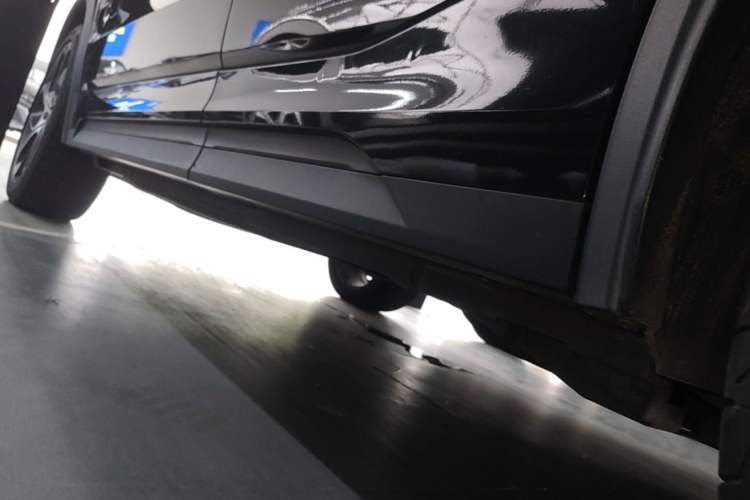 Used Lynk & Co 05 2022 2.0T Two-Wheel Drive Shine Halo Left Side Sill