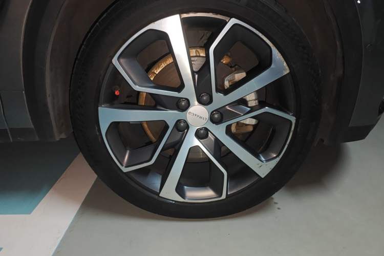 Used Lynk & Co 05 2022 2.0TD Four-Wheel Drive Dynamic Halo Right Front Wheel Hub