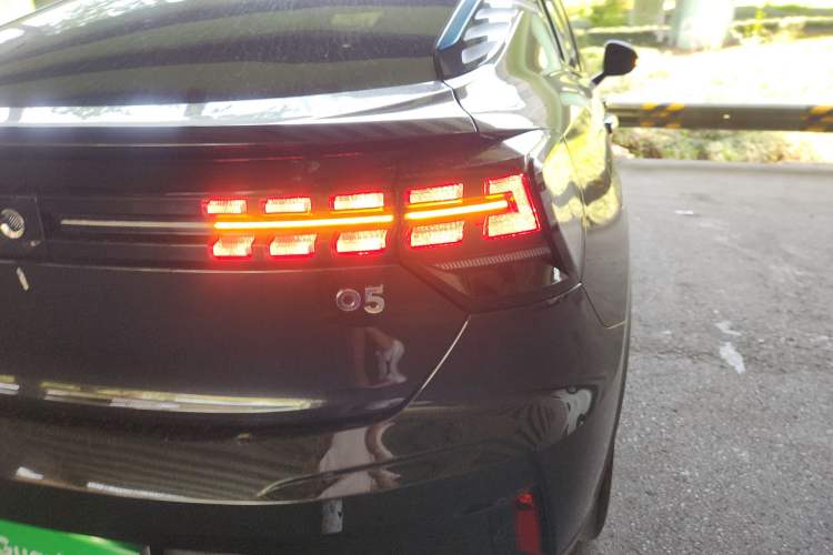 Used Lynk & Co 05 2022 2.0T Two-Wheel Drive Shine Halo Right Rear Taillight