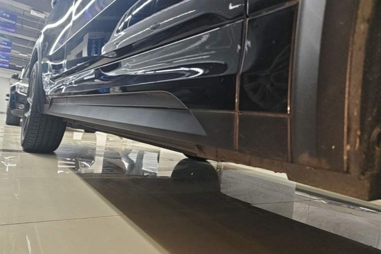 Used Lynk & Co 05 2022 2.0T Two-Wheel Drive Shine Halo Right Side Sill