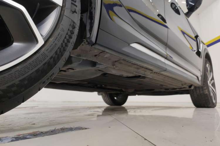 Used Lynk & Co 05 2022 2.0TD Four-Wheel Drive Dynamic Halo Right Side Sill