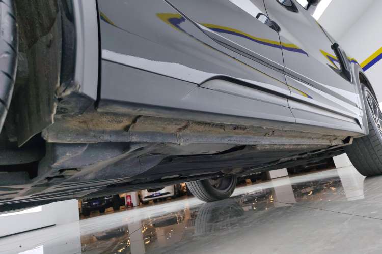 Used Lynk & Co 05 2022 2.0T Two-Wheel Drive Shine Halo Right Side Sill