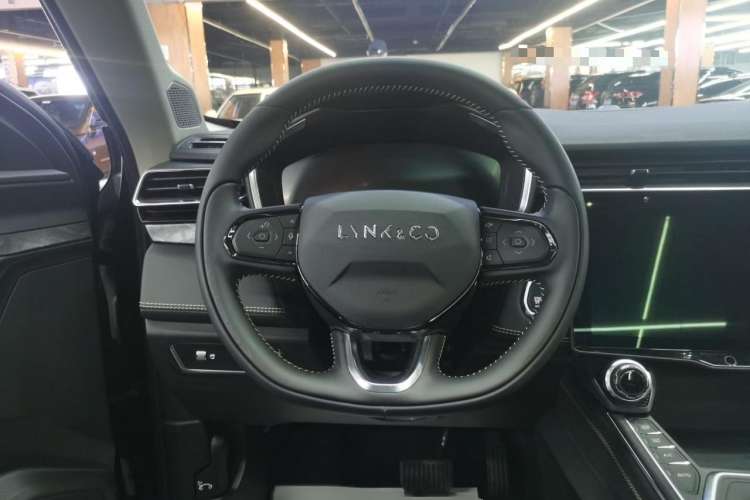 Used Lynk & Co 05 2022 2.0TD Two-Wheel Drive Zhaoyang Plus Steering Wheel