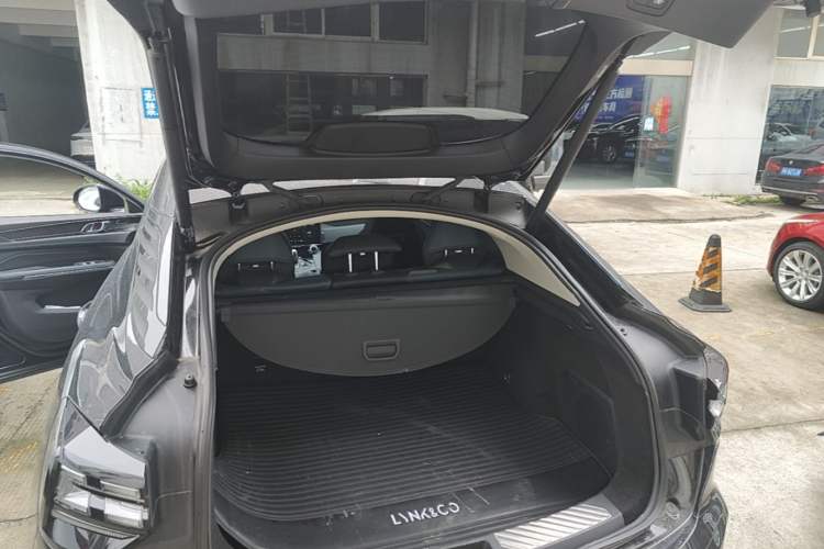 Used Lynk & Co 05 2022 2.0T Two-Wheel Drive Shine Halo Trunk