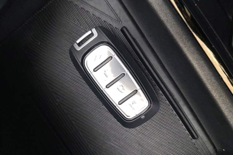 Used Lynk & Co 05 2022 2.0TD Four-Wheel Drive Dynamic Halo Vehicle Key
