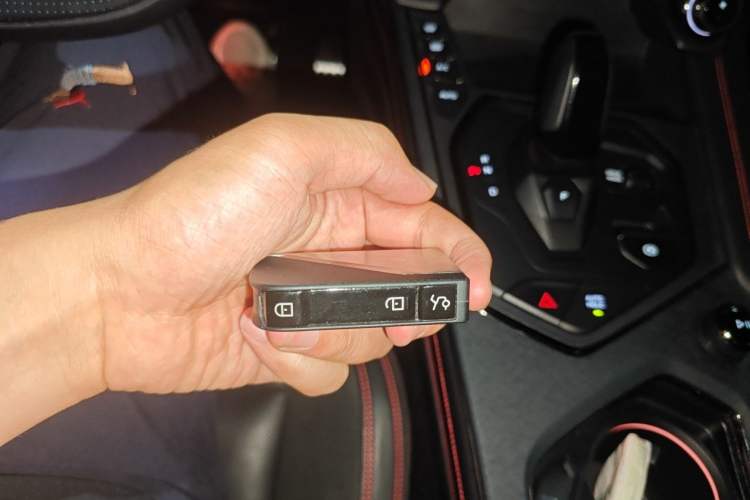 Used Lynk & Co 05 2022 2.0TD Four-Wheel Drive Dynamic Halo Vehicle Key