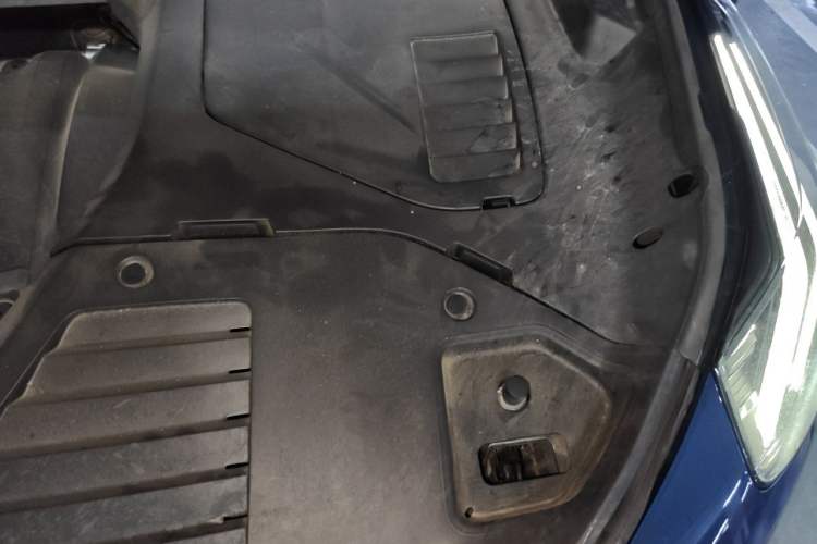 Used Lynk & Co 05 2022 2.0T Two-Wheel Drive Shine Halo Engine Bay Left