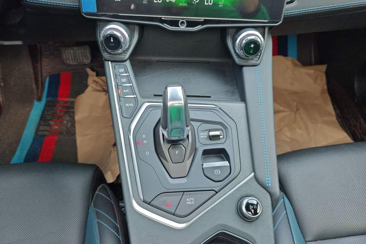 Used Lynk & Co 05 2022 2.0T Two-Wheel Drive Shine Halo Gear Lever