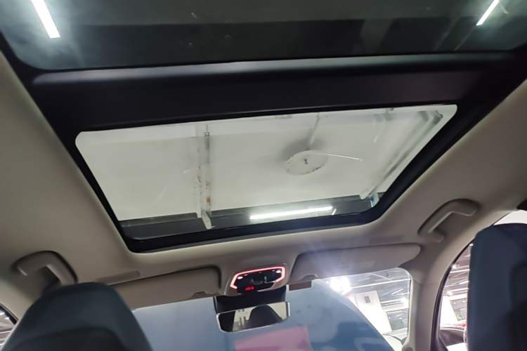 Used Lynk & Co 05 2022 2.0T Two-Wheel Drive Shine Halo Headliner