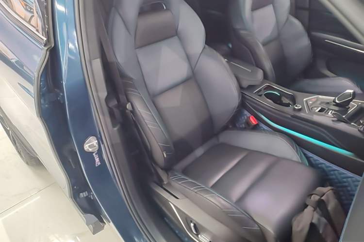 Used Lynk & Co 05 2022 2.0T Two-Wheel Drive Shine Halo Right Front Seat