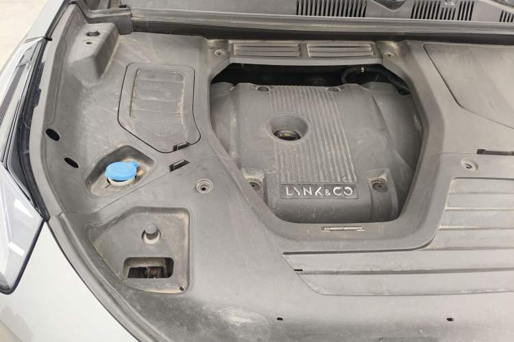 Used Lynk & Co 05 2022 2.0TD Four-Wheel Drive Dynamic Halo Engine Bay Right
