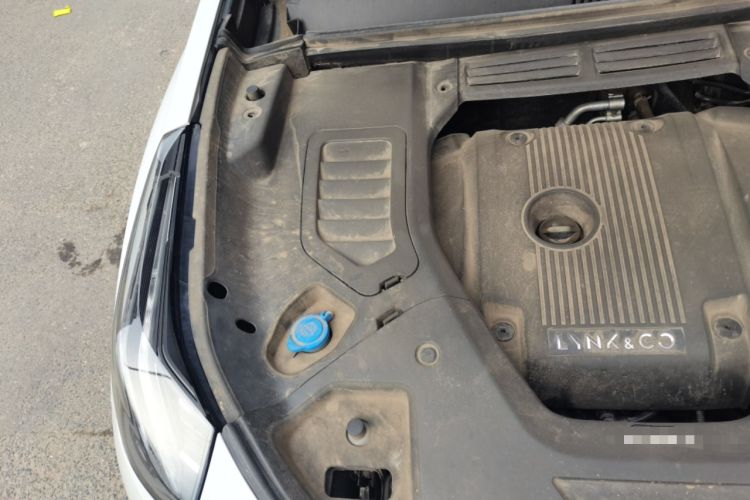 Used Lynk & Co 05 2022 2.0TD Four-Wheel Drive Dynamic Halo Engine Bay Right