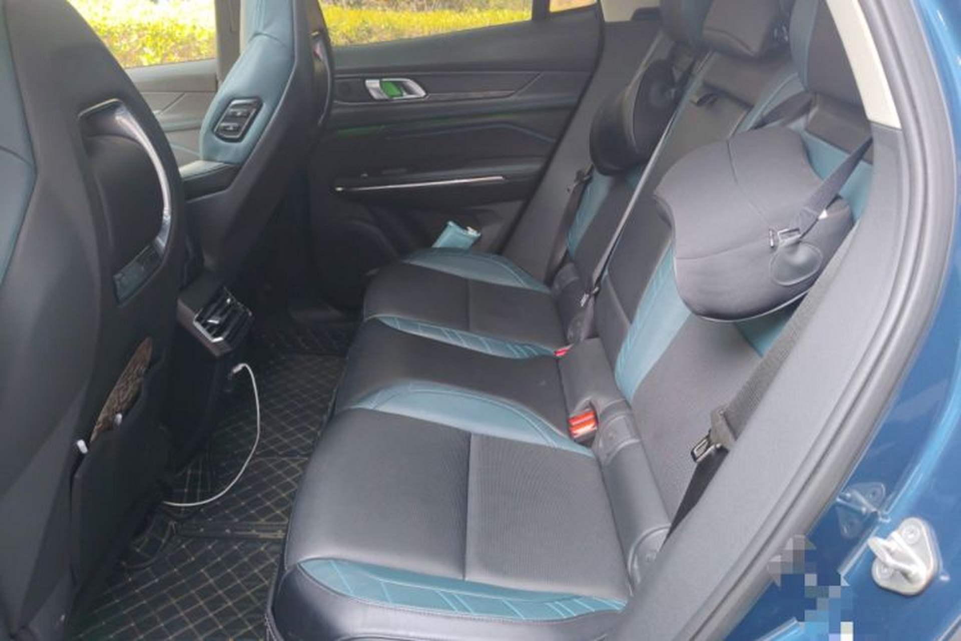 Used Lynk & Co 05 2022 2.0T Two-Wheel Drive Shine Halo Left Rear Seat