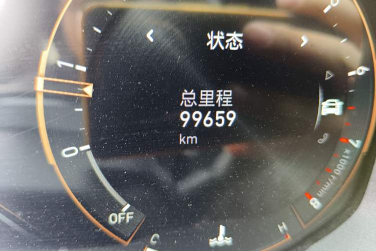Used Lynk & Co 05 2022 2.0TD Four-Wheel Drive Dynamic Halo Odometer Close Up