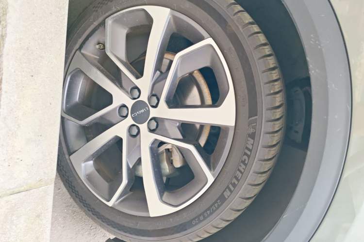 Used Lynk & Co 05 2022 2.0T Two-Wheel Drive Shine Halo Right Front Wheel Hub