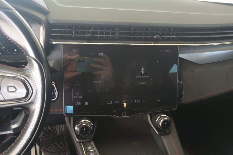 Used Lynk & Co 05 2022 2.0TD Four-Wheel Drive Dynamic Halo Audio And AC Panel