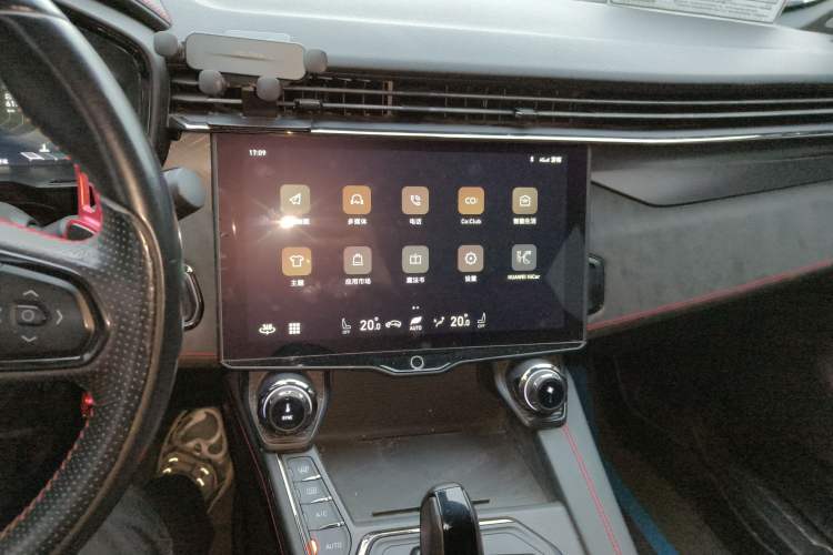 Used Lynk & Co 05 2022 2.0TD Four-Wheel Drive Dynamic Halo Audio And AC Panel
