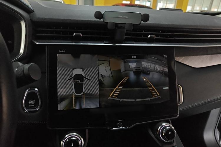 Used Lynk & Co 05 2022 2.0T Two-Wheel Drive Shine Halo Audio And AC Panel