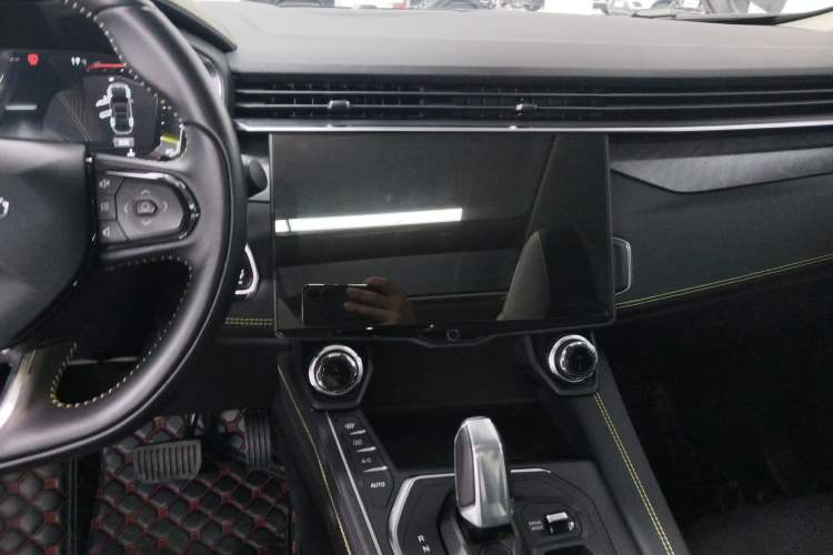 Used Lynk & Co 05 2022 2.0T Two-Wheel Drive Shine Halo Audio And AC Panel
