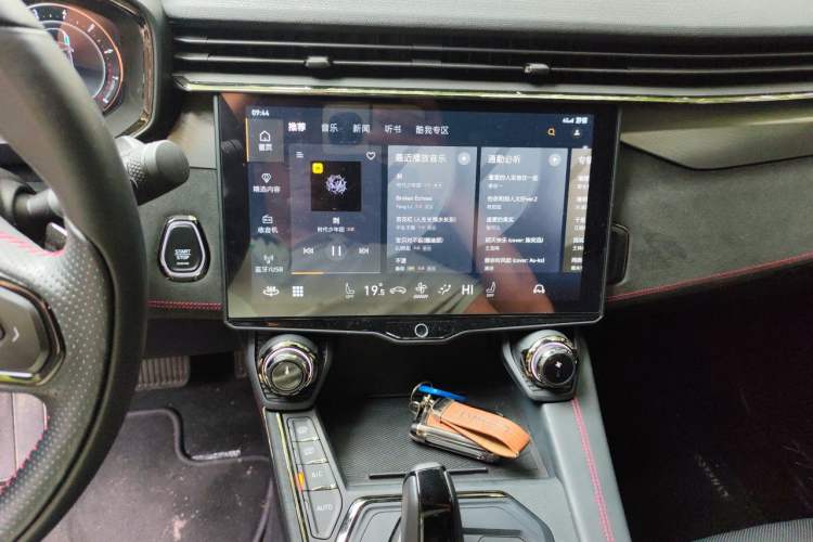 Used Lynk & Co 05 2022 2.0TD Four-Wheel Drive Dynamic Halo Audio And AC Panel