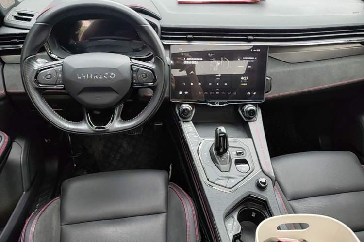 Used Lynk & Co 05 2022 2.0TD Four-Wheel Drive Dynamic Halo Center Console