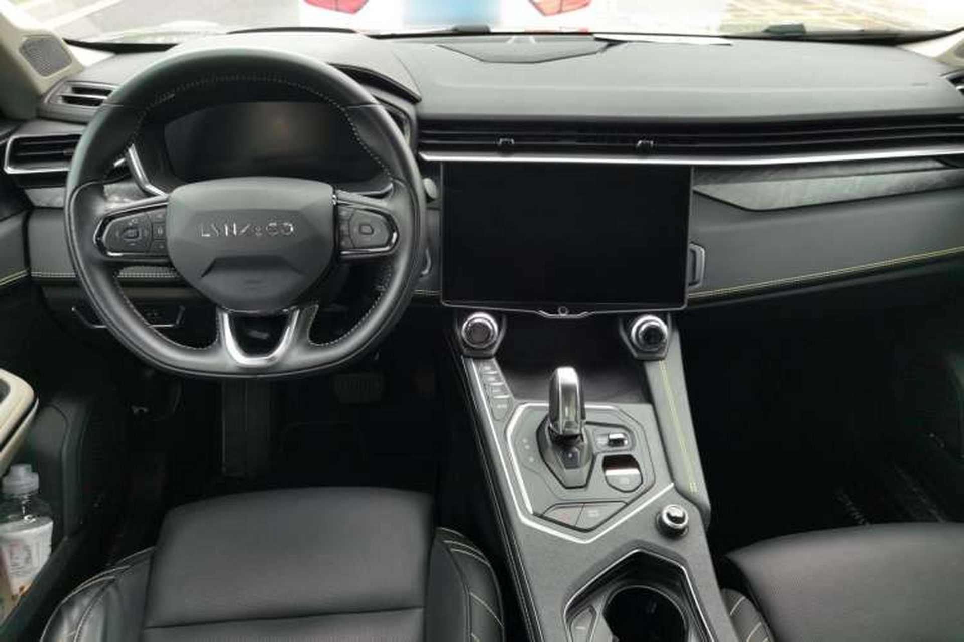 Used Lynk & Co 05 2022 2.0T Two-Wheel Drive Shine Halo Center Console