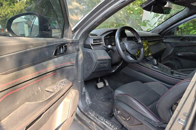 Used Lynk & Co 05 2022 2.0TD Four-Wheel Drive Dynamic Halo Driver Seat