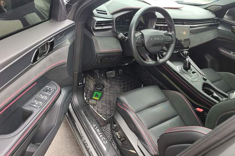 Used Lynk & Co 05 2022 2.0TD Four-Wheel Drive Dynamic Halo Driver Seat