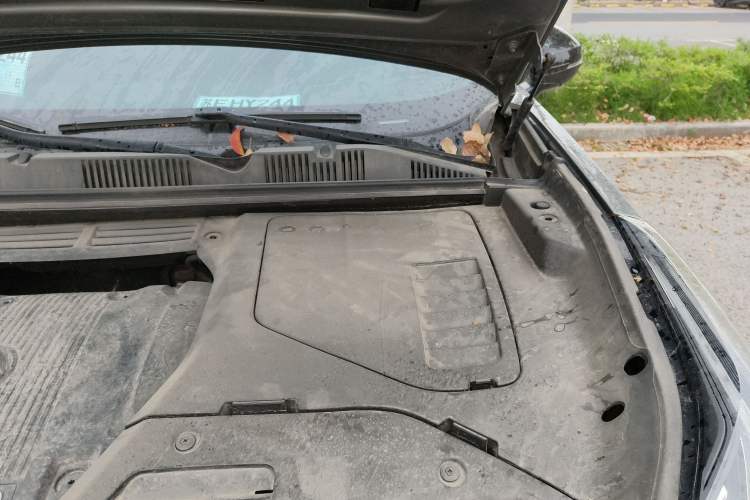 Used Lynk & Co 05 2022 2.0TD Four-Wheel Drive Dynamic Halo Engine Bay Left
